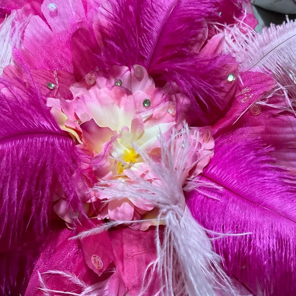 Whittall and Shon fascinator - Picture 3 of 4